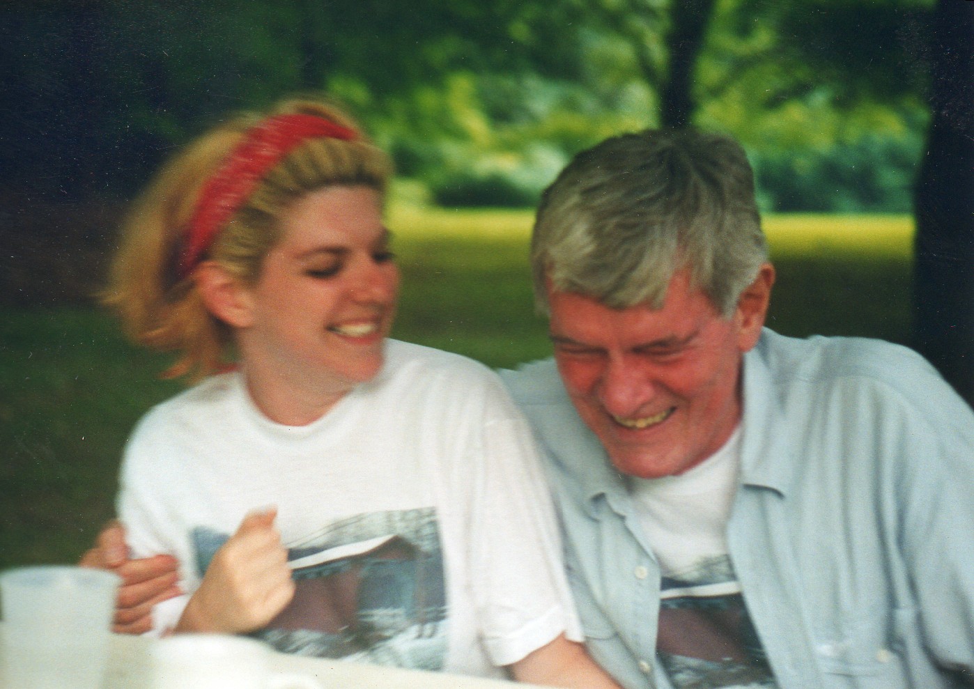 Best laughter pic from any reunion. 1996, my sister and my dad. #outofcontrol #laughtillyoucry